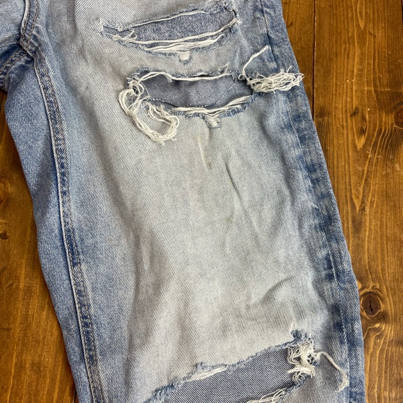 American Eagle Outfitters size 4 regular mom straight jeans destroyed distressed - Picture 9 of 10